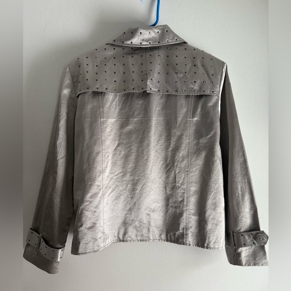 Silver Jacket - Picture 2 of 2